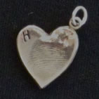 Fingerprint jewellery: small heart-shaped charm with initial H